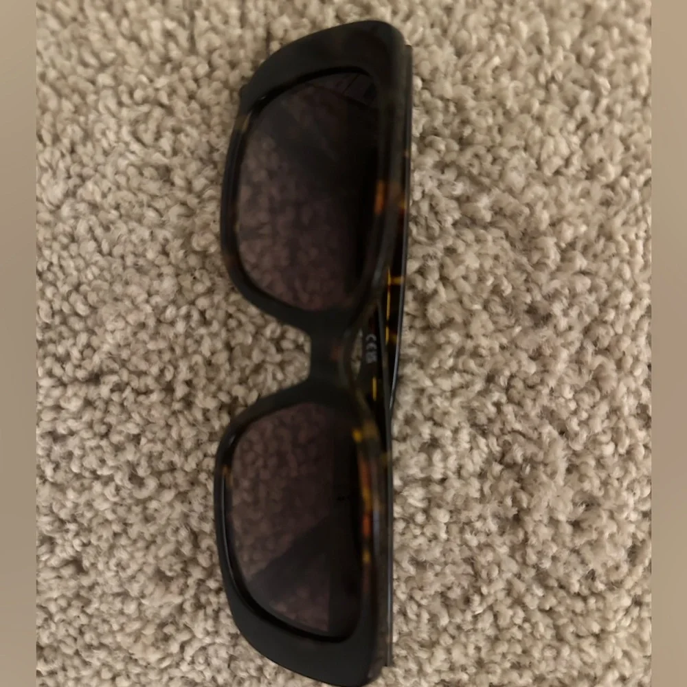 Quay Australia Sunglasses "Karma" Neutral tort/Brown - Picture 4 of 5